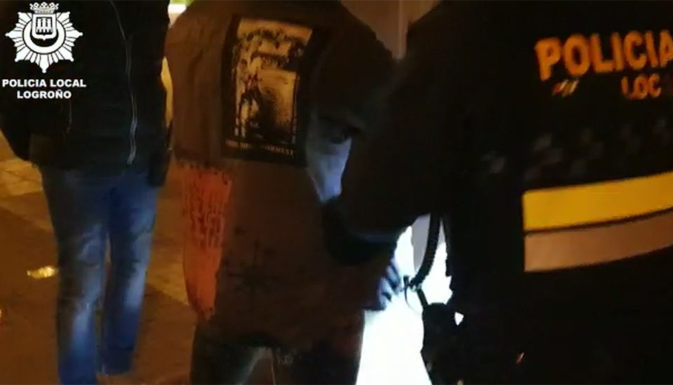 La Policía Local identifica al presunto autor de las pintadas. / NR