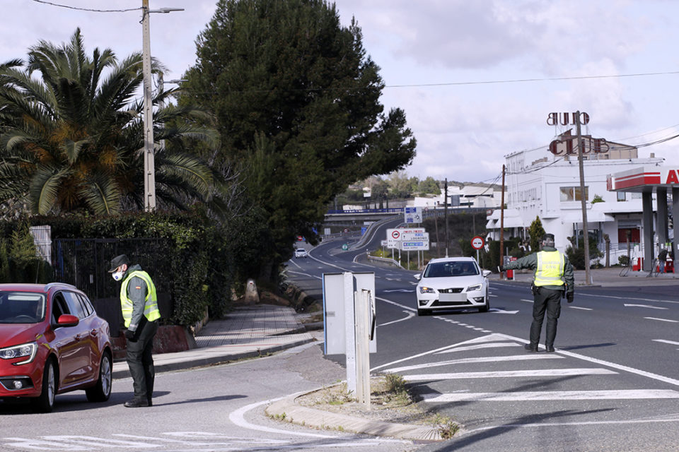 La Guardia Civil realiza un control de tráfico en Recajo durante el estado de alarma. / INgrid