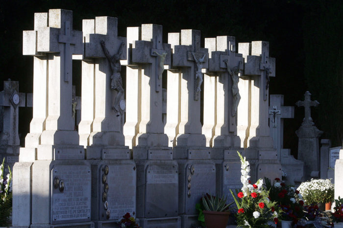El cementerio de Logroño limita el acceso a los entierros a un máximo de diez personas
