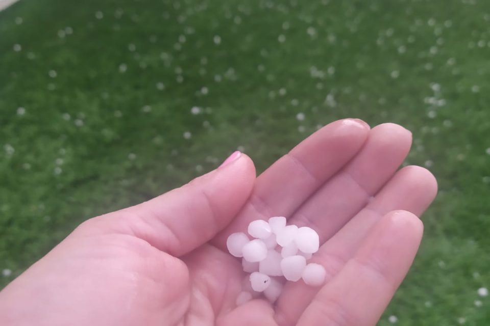 Granizo caído en Arnedo en la tarde este domingo. /NR