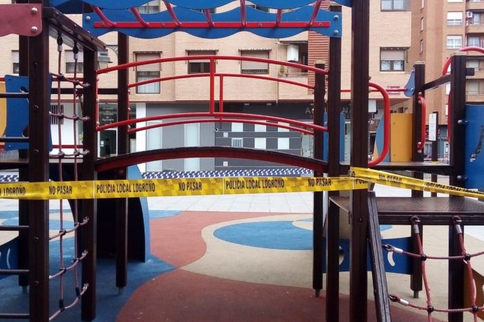 El Ayuntamiento de Logroño acordona los parques infantiles y cierra la Oficina de Turismo