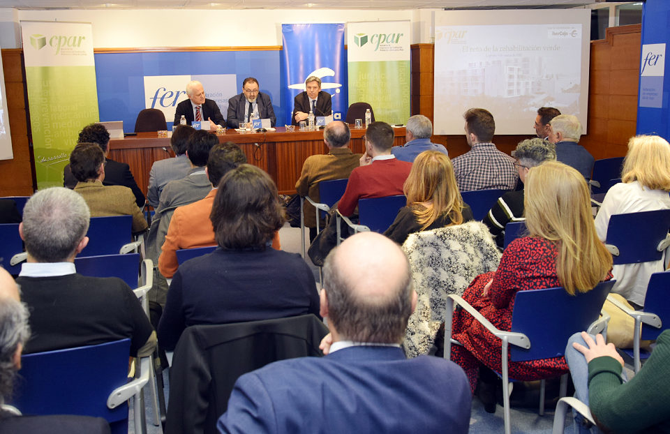 Asistentes a la jornada celebrada en la sede de la Federación de Empresas de La Rioja. / NR
