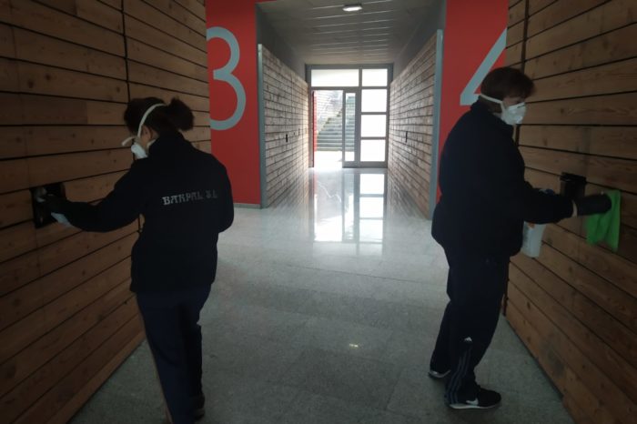 Las empresas de limpieza se afanan contra el virus
