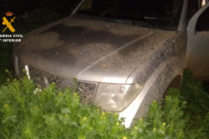 Denunciados dos jóvenes que quedaron atrapados en el barro con su coche a pesar del estado de alarma