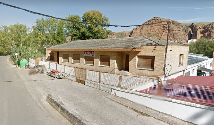 Exterior de la empresa queleña Destilería Picuezo. / Google
