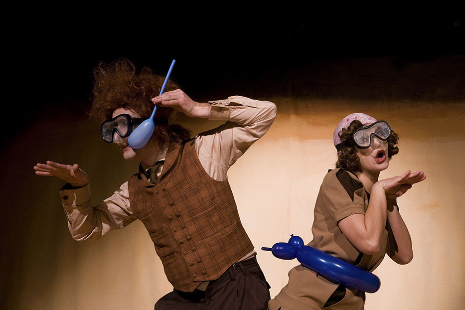 Imagen de la representación de Globe Story, de El Perro Azul Teatro. / NR