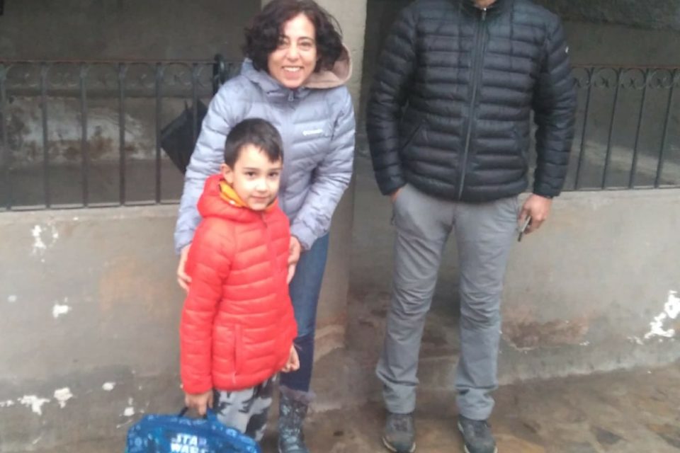 Los nuevos habitantes de Nieva, un matrimonio y su hijo. / Inma Sáenz