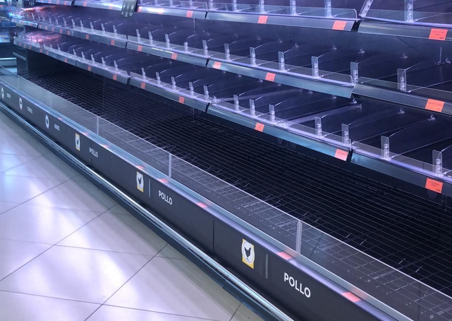 Lineal vacío en un supermercado de Logroño. / NR