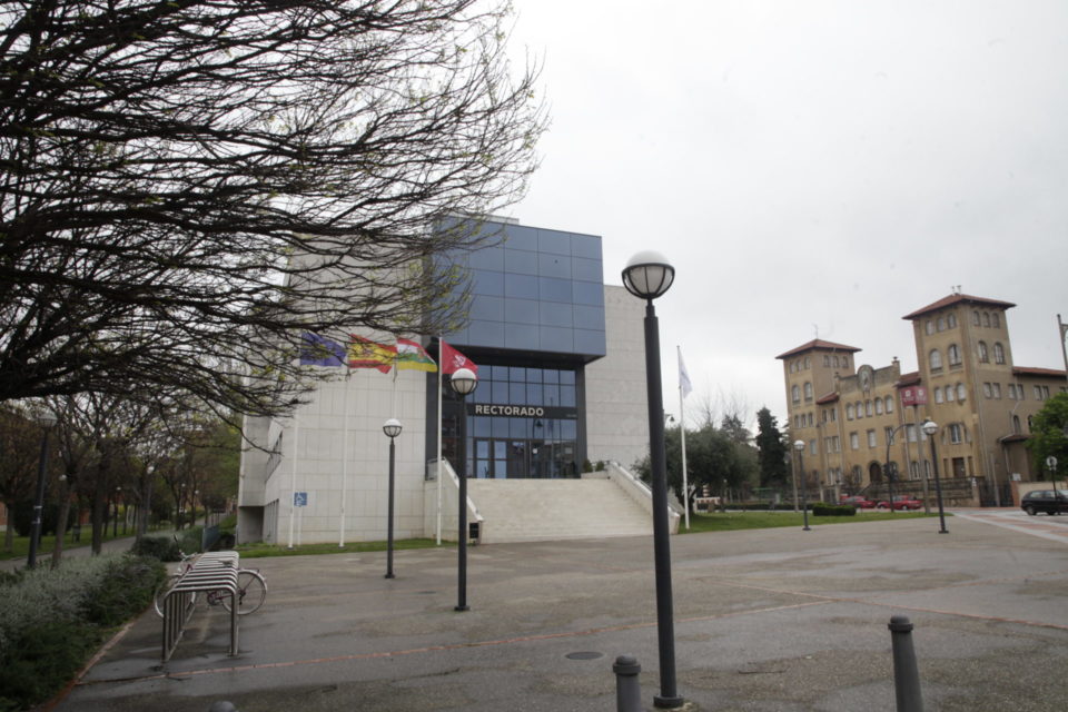 El Rectorado marca la entrada a la Universidad de La Rioja. / INGRID