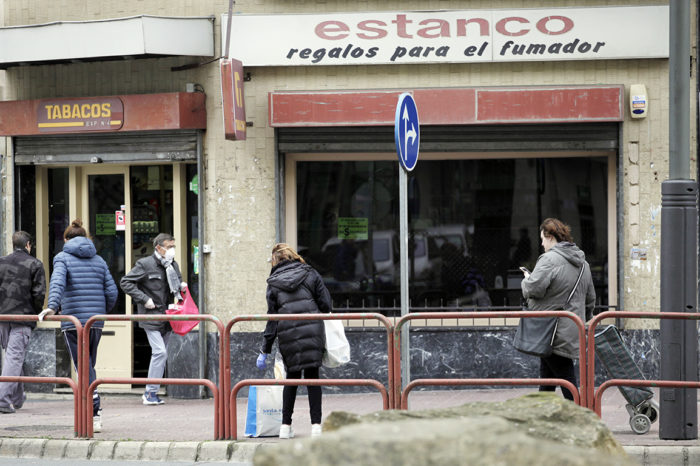 El coronavirus pone en cuarentena a los fumadores. La venta del tabaco cae un 30%