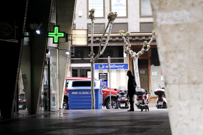 Los farmacéuticos se ofrecen para el reparto controlado de mascarillas