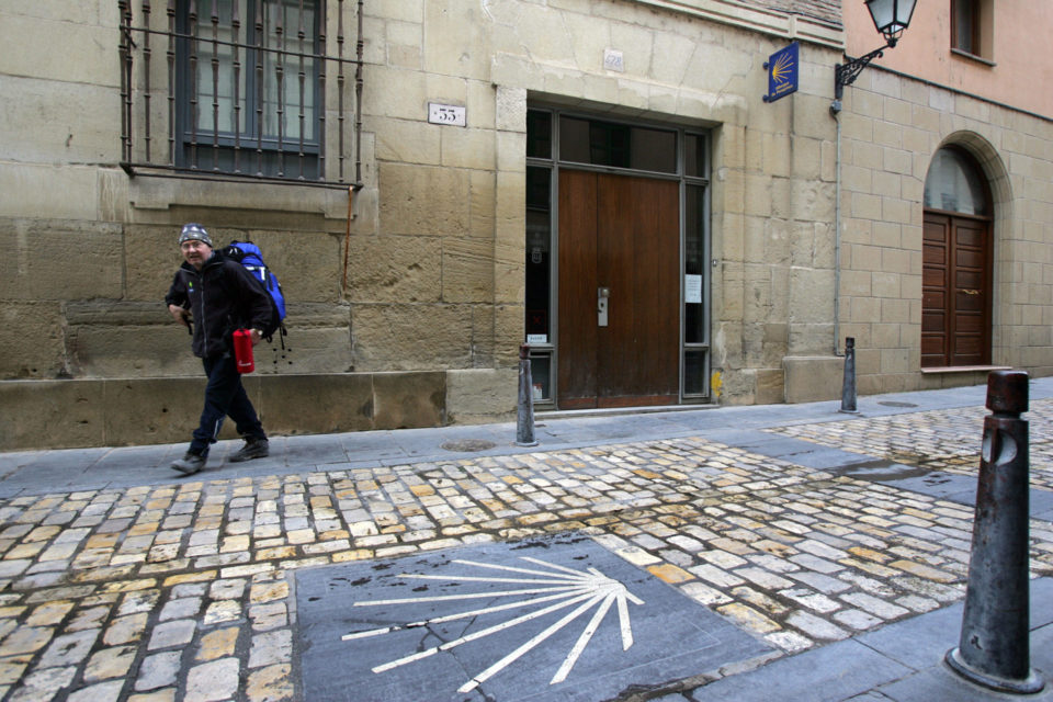 Peregrinos a su paso por Logroño. / Tomás Alonso