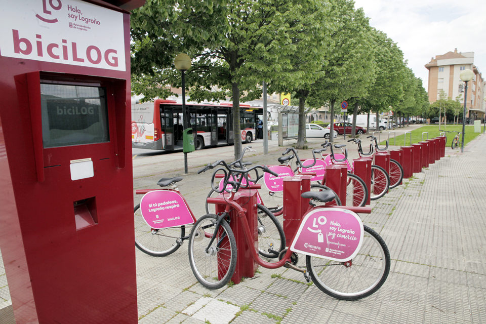 Los ciudadanos ya pueden hacer uso del servicio municipal de préstamo de bicicletas, que será gratuito hasta julio. / Ingrid