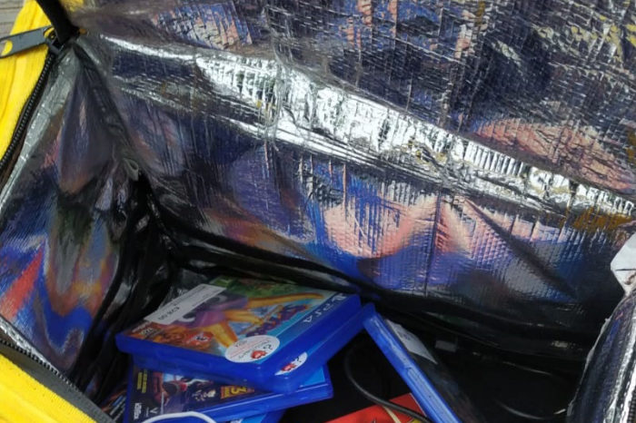 Sancionado un repartidor de comida que fue a casa de un amigo a por la 'play'