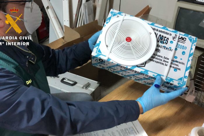 Investigan a un hombre por estafa al vender aparatos desinfectantes para prevenir el coronavirus