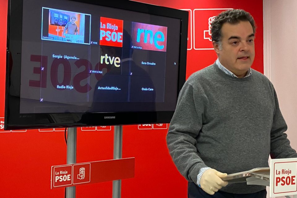 Juan Cuatrecasas, durante la rueda de prensa que ha ofrecido de forma telemática. / PSOE