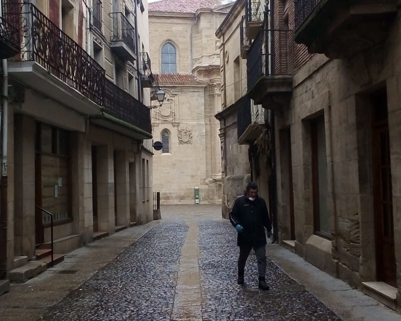 El casco antiguo de Santo Domingo presenta un inusual aspecto desierto. /NR