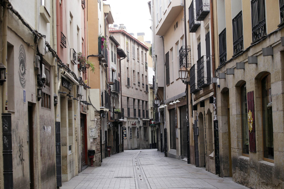 Calles vacías en la zona de Laurel;los bares no pondrán abrir hasta el 25 de mayo, y un tercio de su capacidad. / Ingrid