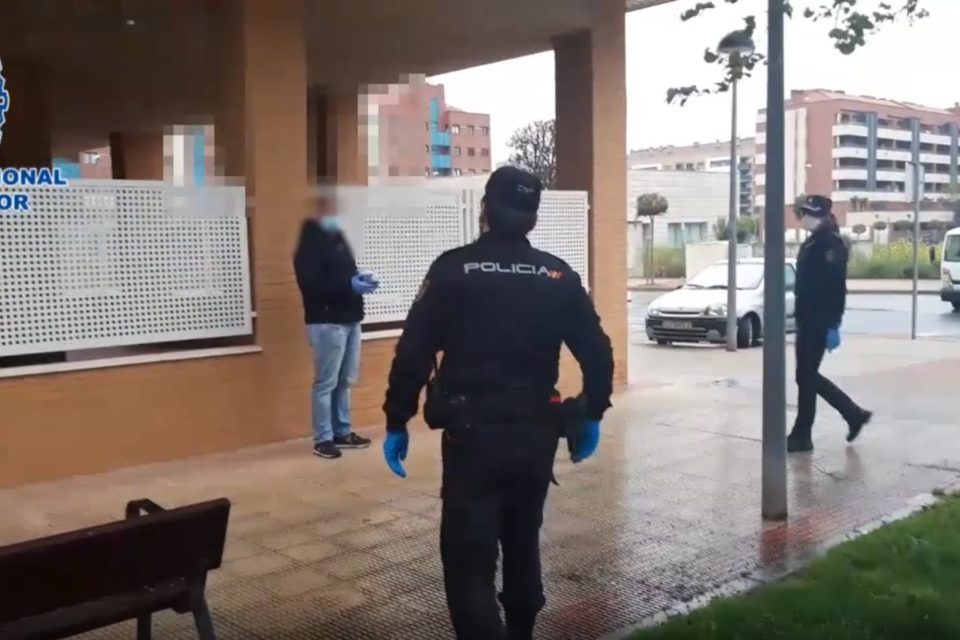 Un hombre ha sido sancionado por pasear a sus peces. / NR