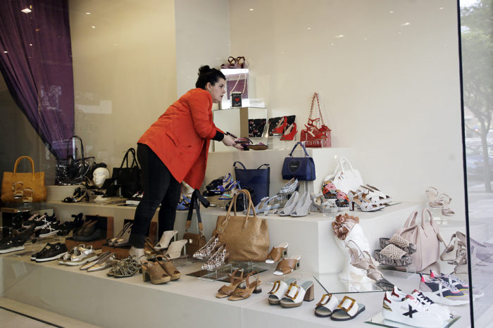 La cita previa frena la apertura comercial