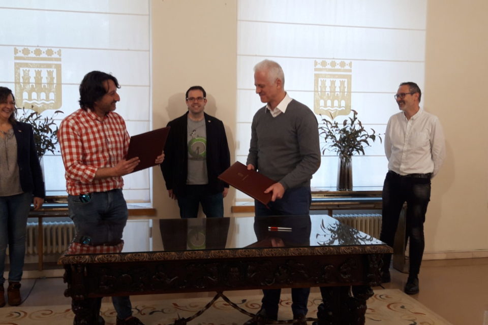 Pablo Hermoso de Mendoza y Fernando Cortezón sellan el acuerdo. / NR