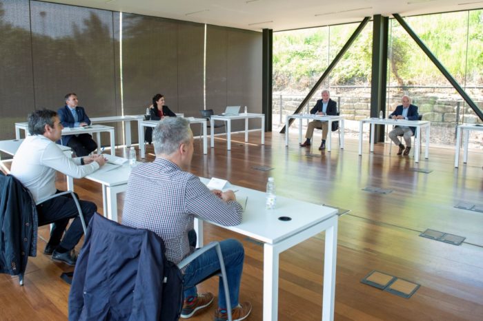 Los centros de trabajo deberán "revisar y actualizar" sus protocolos de seguridad a la COVID-19