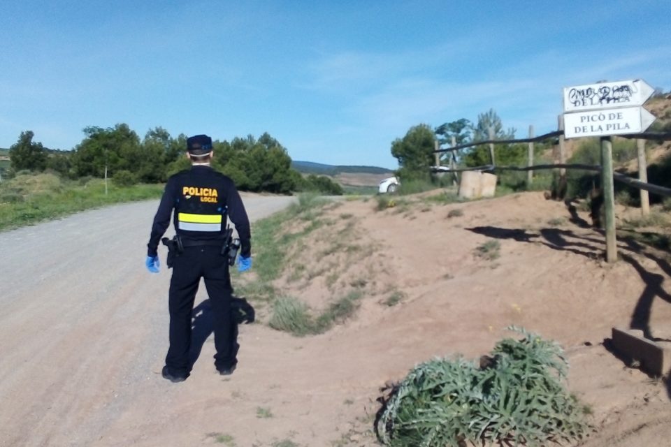 La Policía Municipal de Lardero vigila los accesos al Monte la Pila.